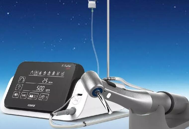 COXO® C-SAILOR PRO 歯科用インプラントシステム|タッチ画面・80Ncm高トルク・滅菌可能モーター